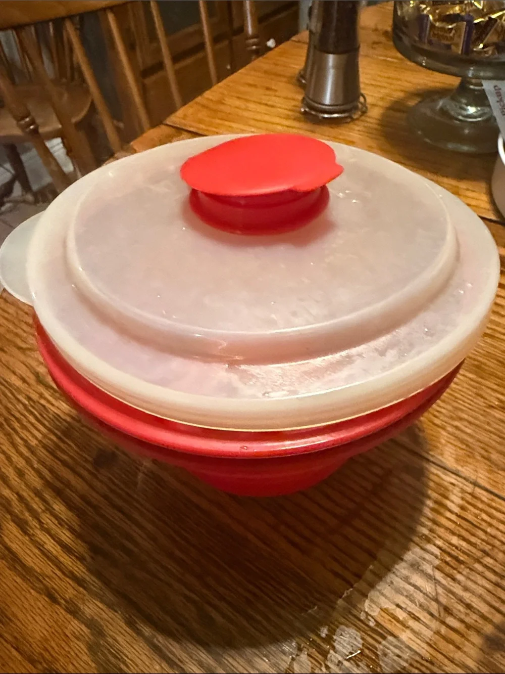 Pampered Chef Collapsible Silicone Microwave Popcorn Bowl with White Lid